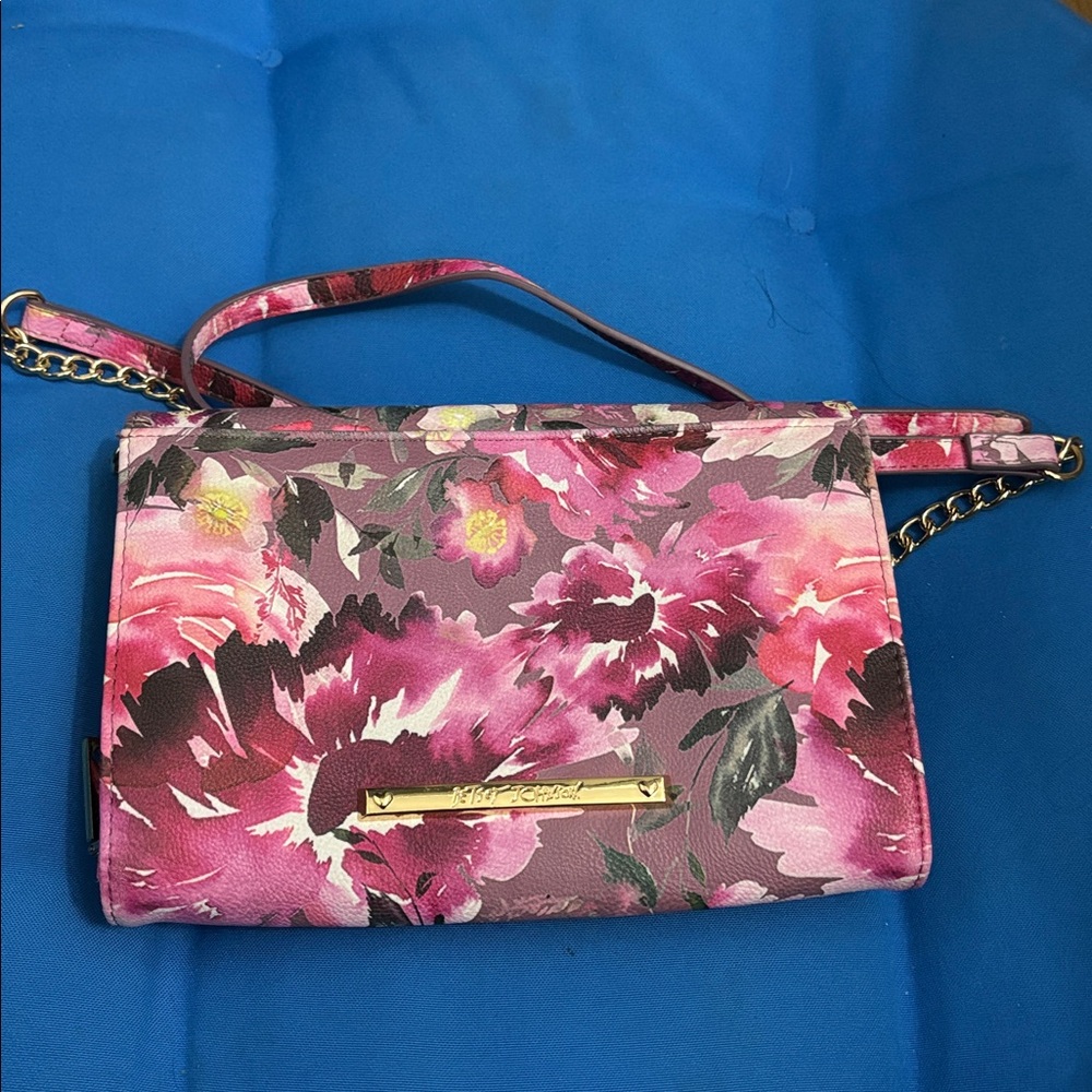 Betsey Johnson Shoulder And Crossbody Purse FloralDesign Adjustable Straps NWOTS - Picture 2 of 13